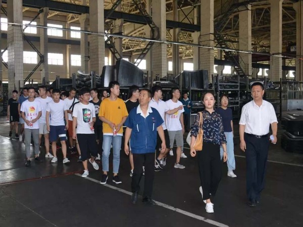 高校大学生来东升国际PG官网集团科普基地实践学习