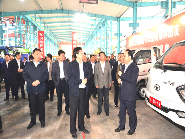 市新旧动能转换重大项目推进会东升国际PG官网集团科普教育基地进行观摩